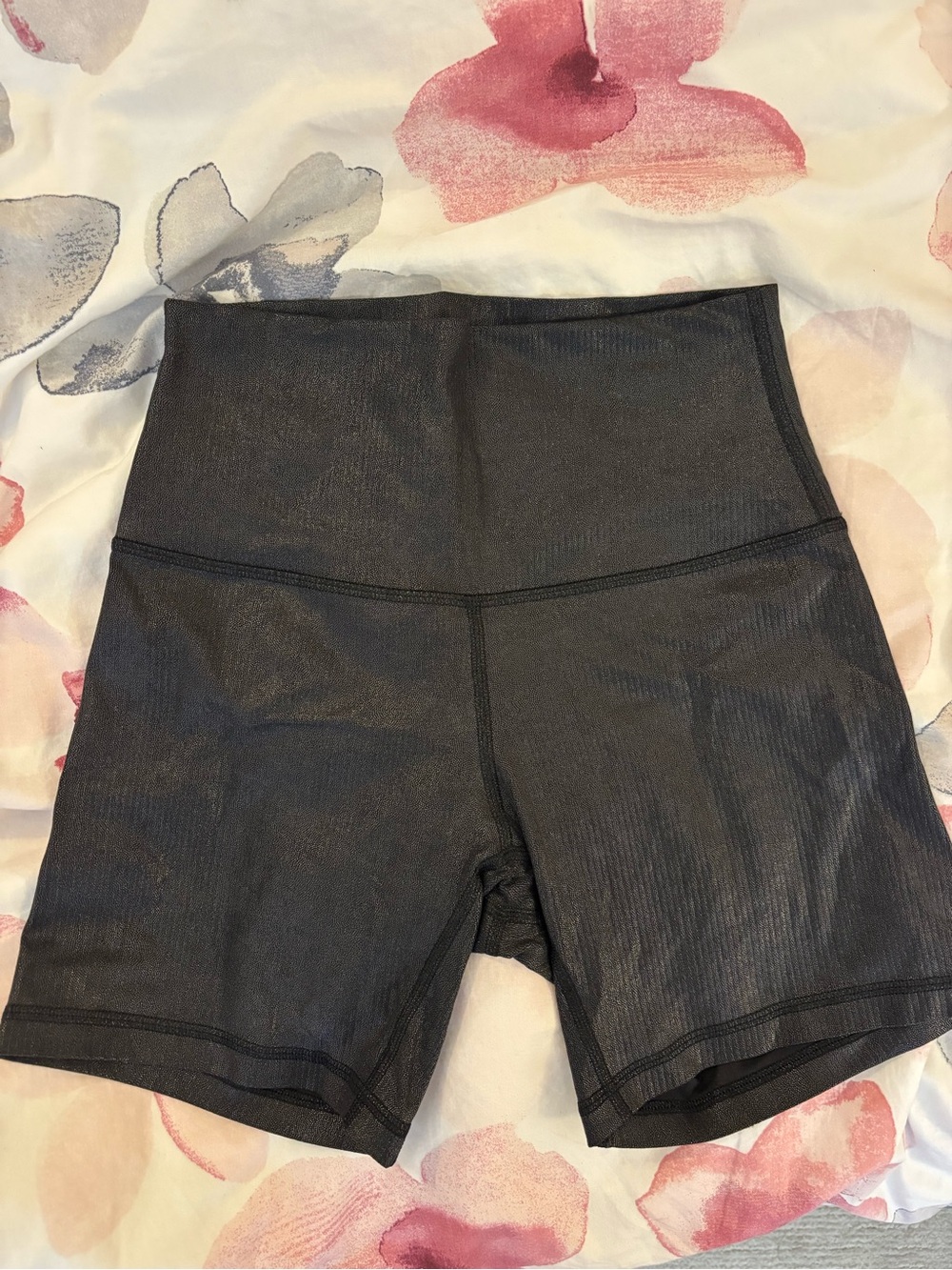 Lululemon black foil shorts sz 4